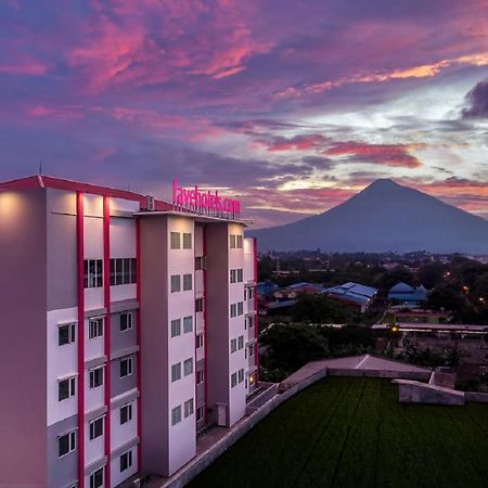Favehotel Bitung Экстерьер фото