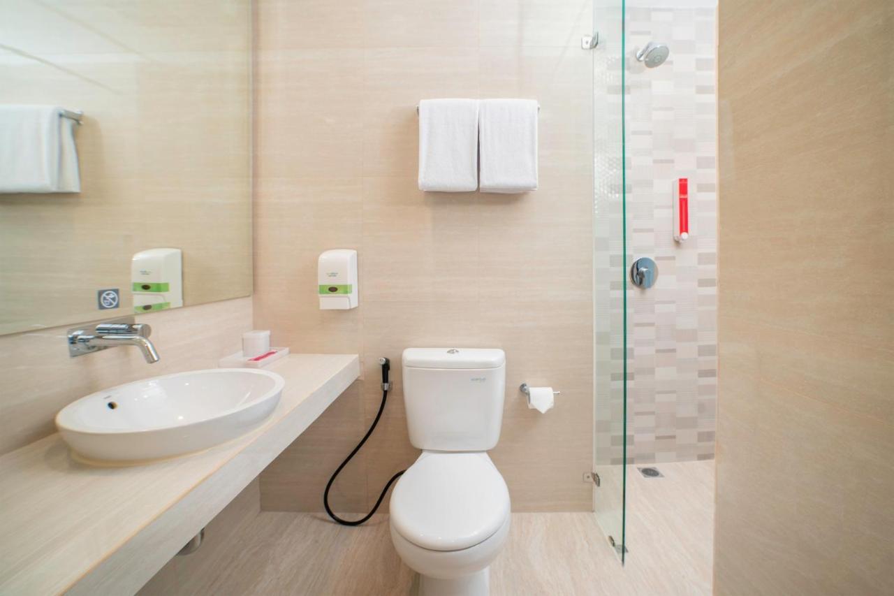 Favehotel Bitung Экстерьер фото