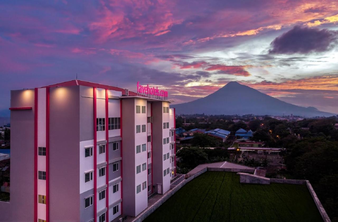 Favehotel Bitung Экстерьер фото